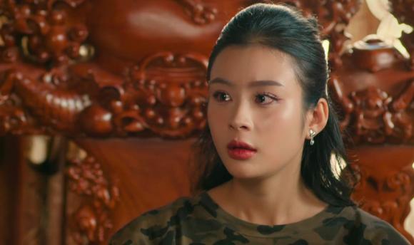 Con gái ông trùm si tình trên phim ‘Cách em 1 milimet’ là ai?